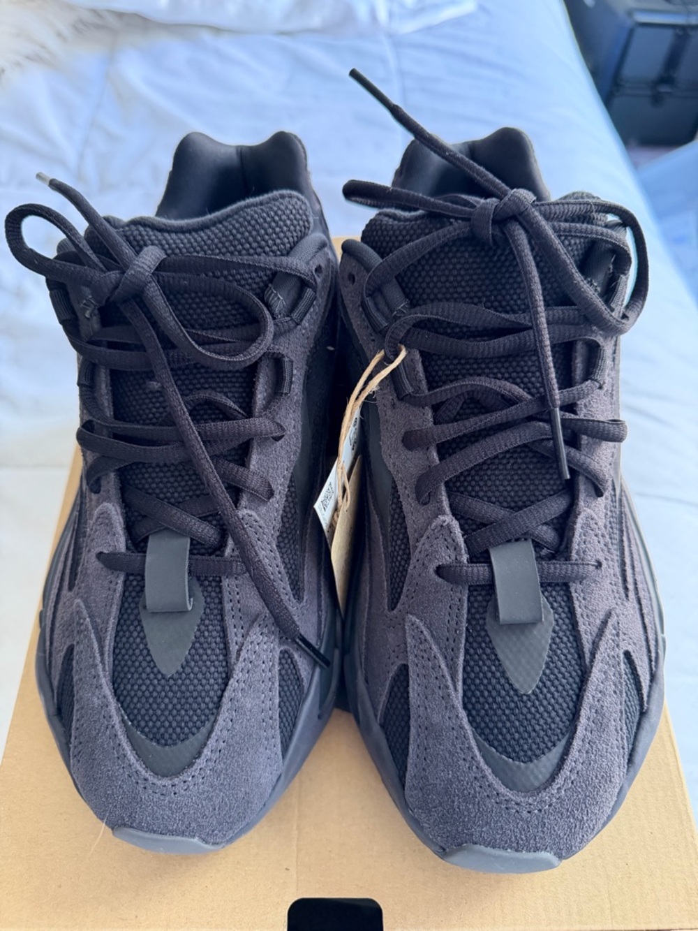 Yeezy boost 700 V2

Color: VANTA